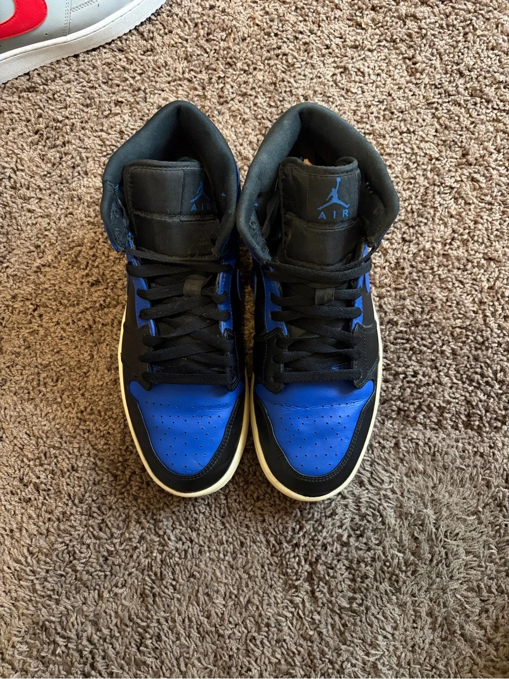 Jordan 1 mid hyper royal